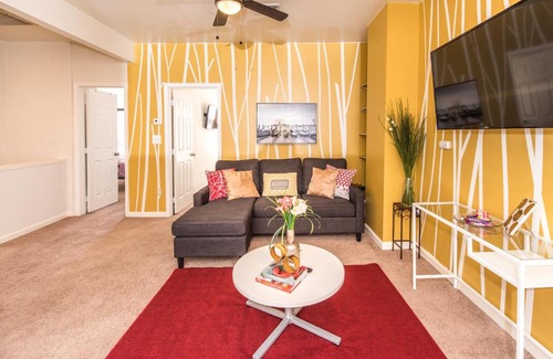 Capitol Hill Apartment | CH2 CH3 Fully Furnished Spacious Oasis Dog-friendly 2BR Capitol Hill