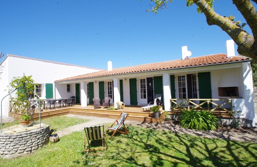 Saint-Clement-des-Baleines House | CHARMING, SPACIOUS and QUIET HOUSE 295 rue de la Digue - 17590 St Clément