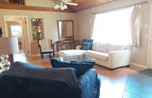 Novelty Cottage | Chagrin Valley Cottage & Sweet Spot Honey--4 miles to Chagrin Falls Village