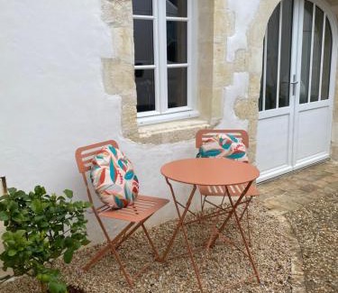 Sainte-Marie-de-Re House | Chai rénové plein centre à 5minutes à pied de la plage