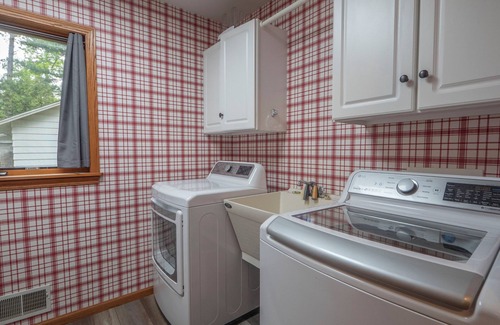 Waupaca House | Chain Lakefront Retreat Awesome Sandbar Newly remodeled