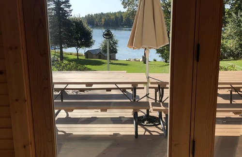 Waupaca House | Chain O' Lakes Homes for large multi-family groups, Sleeps 19