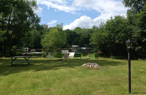 King Cottage | Chain of Lakes House-3 Bedroom Pontoon Boat Available