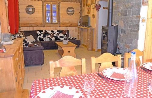 Le Bettaix Ski Chalet | Chalet, 350m from ski slopes, sauna, balcony, fireplace or stove, parking, tv, ski locker, 140m²