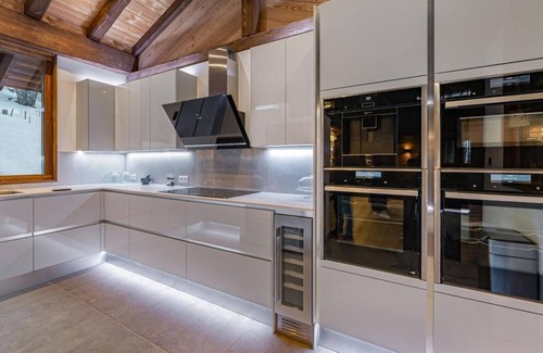 Les Belleville Ski Chalet | Chalet, wifi, view open, sauna, fireplace or stove, parking, tv, ski locker, 330m²