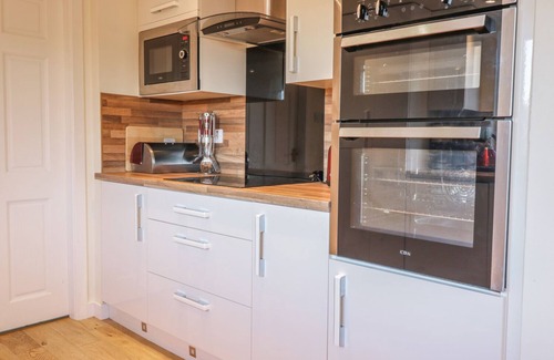 Eyemouth Cottage | CHALDON, pet friendly, country holiday cottage in Coldingham