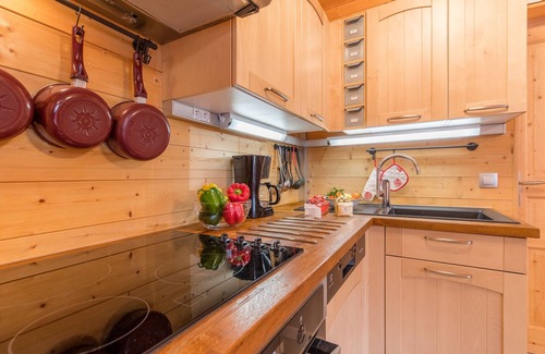 La Toussuire Ski Chalet | Chalet 'Rdc 110 M2 - Très Proche Des Pistes' with Mountain View, Private Terrace and Wi-Fi