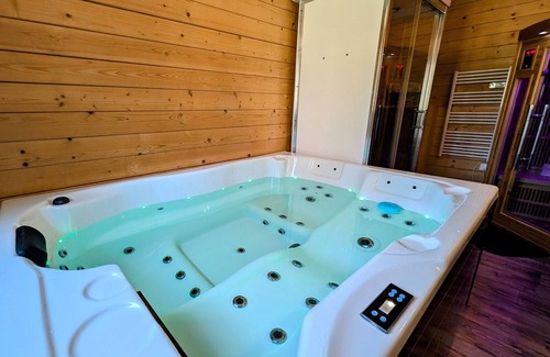 Fougerolles-Saint-Valbert Cottage | Chalet with Spa & Sauna, Pets Allowed, Vosges Retreat