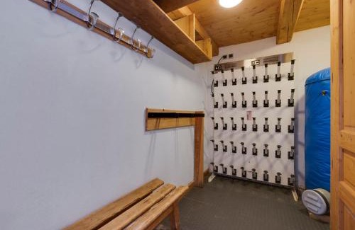 La Rosiere Ski Chalet | Chalet à La Rosière - 14 pers, 195m², jacuzzi, hammam, ski room, balcon et terrasse orientés Sud - FR-1-690-25
