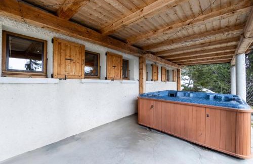 La Rosiere Ski Chalet | Chalet à La Rosière - 14 pers, 195m², jacuzzi, hammam, ski room, balcon et terrasse orientés Sud - FR-1-690-25