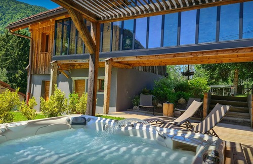 Le Petit-Bornand-les-Glieres Ski Chalet | Chalet 1703 - Designer luxury stay for 12 with spa - OVO Network