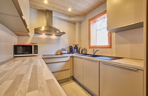 Viel-Alpe Ski Chalet | Chalet '2 Sur La Route Du Tour' with Balcony and Wi-Fi