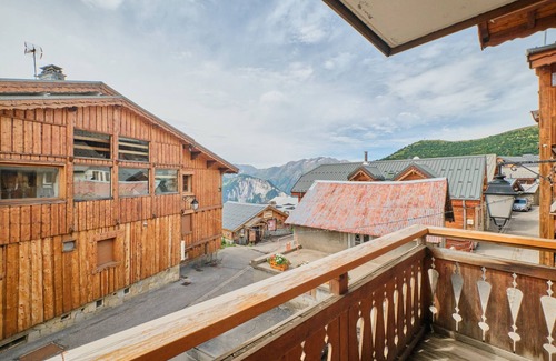 Viel-Alpe Ski Chalet | Chalet '2 Sur La Route Du Tour' with Balcony and Wi-Fi