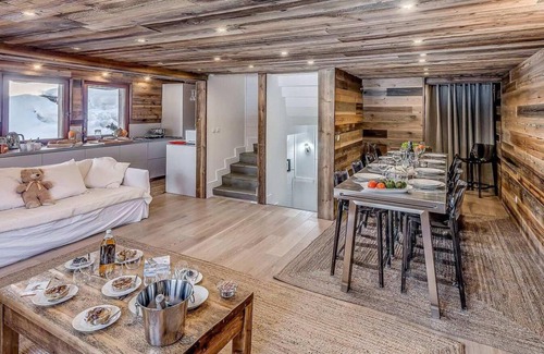 Les Brevieres Ski Chalet | Chalet, 200m from ski slopes, view ski slopes, fireplace or stove, tv, ski locker, 129m², Tignes