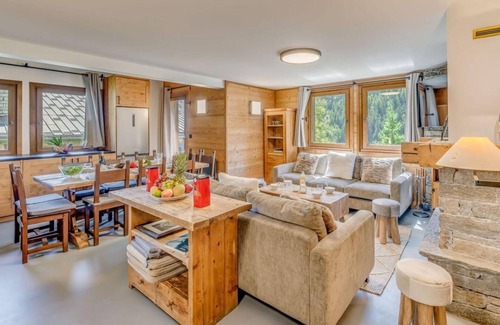 Les Brevieres Ski Chalet | Chalet, 200m from ski slopes, terrace, balcony, fireplace or stove, tv, ski locker, 108m², Tignes