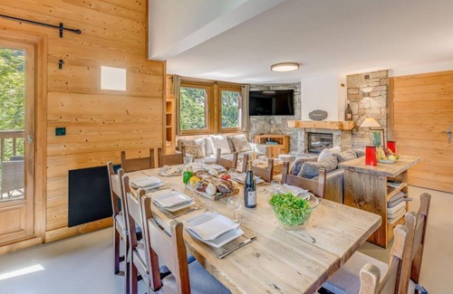 Les Brevieres Ski Chalet | Chalet, 200m from ski slopes, terrace, balcony, fireplace or stove, tv, ski locker, 108m², Tignes