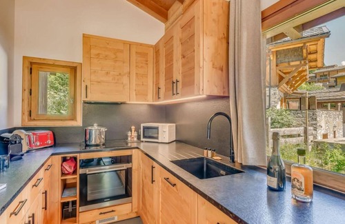 Les Brevieres Ski Chalet | Chalet, 200m from ski slopes, terrace, balcony, fireplace or stove, tv, ski locker, 108m², Tignes