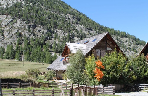 Cervieres Ski Chalet | Chalet 200m2 of the 18th century with sauna, fireplace and Jacuzzi.