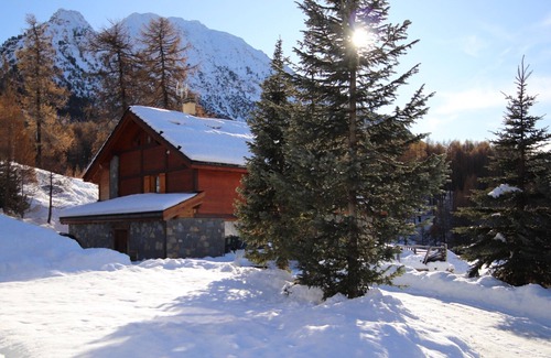 Montgenevre Ski Chalet | CHALET 22 PEOPLE SKI IN SKI OUT SWIMMING POOL JACUZZI SAUNA HAMMAM CINEMA ROOM