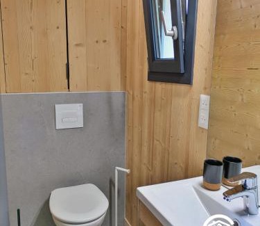 Saint-Berthevin House | Chalet 23 Le Moulin, Camping de Coupeau, 4 personnes