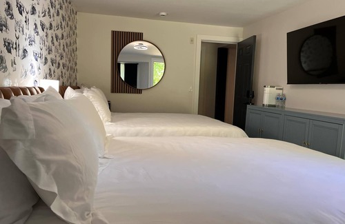 West Dover Hotel | Chalet 239