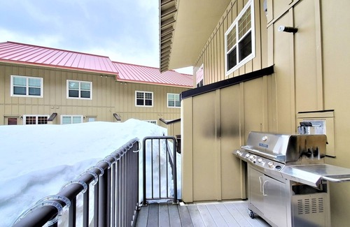 Government Camp Ski Chalet | Chalet 25 at the Official Collins Lake Resort