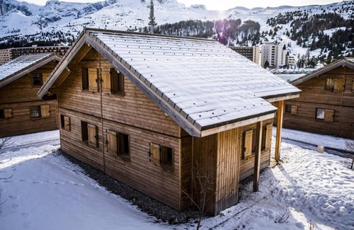 Saint-Etienne-en-Devoluy Ski Chalet | Chalet, 300m from ski slopes, fitness, swimming pool, sauna, terrace, parking, tv, ski locker, 42m²