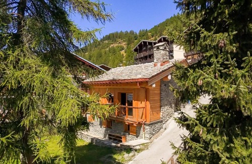Les Brevieres Ski Chalet | Chalet, 50m from ski slopes, view mountain, terrace, fireplace or stove, tv, ski locker, 130m²