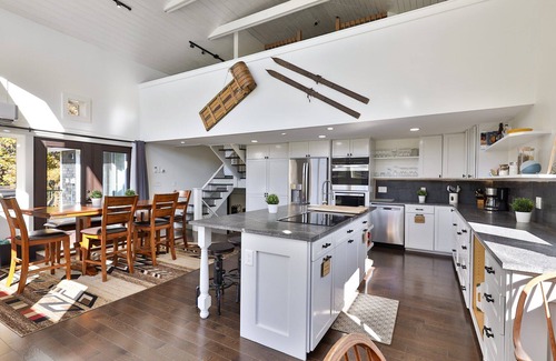 Killington House | Chalet 91 at Killington - 4BR Luxury Lodge with Hot Tub, Sauna, Pool Table