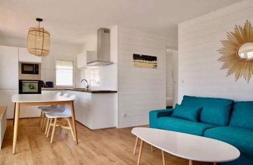 Gruissan Plage Ski Chalet | Chalet Alaric & Jacuzzi Ilot 1 rang1! VUE MER! 4rooms! CLIM 10p 24H24
