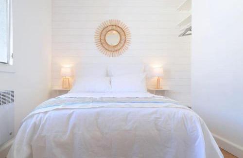 Gruissan Plage Ski Chalet | Chalet Alaric & Jacuzzi Ilot 1 rang1! VUE MER! 4rooms! CLIM 10p 24H24