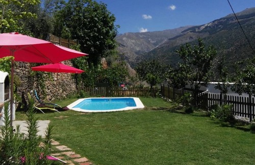 Guejar Sierra Ski Chalet | Chalet "Almez de Lúa" with Mountain View, Private Pool & Wi-Fi