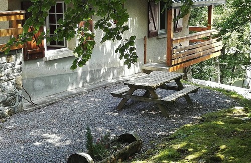 Eaux-Bonnes Ski Chalet | Chalet apartment in resort center with private parking & garage