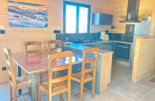 Saint-Genes-Champespe Ski Chalet | Chalet 'Artense Lodge' with Mountain View, Wi-Fi and Air Conditioning