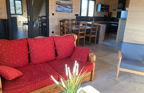 Saint-Genes-Champespe Ski Chalet | Chalet 'Artense Lodge' with Mountain View, Wi-Fi and Air Conditioning