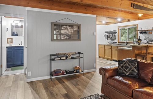 Ashford Ski Chalet | Chalet at Mt. Rainier Entrance with Hot Tub-EV Charger