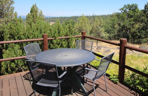 Klamath Falls Ski Chalet | Chalet at Running Y Ranch Resort with deck and hot tub