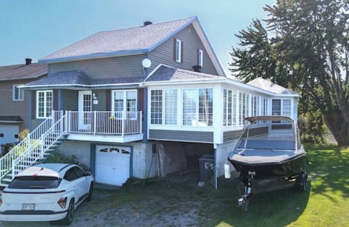 Mauricie Ski Chalet | Chalet Aurora | Waterfront + spa + fireplace