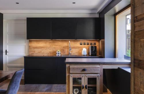 Les Bossons Ski Chalet | Chalet Benoit - Modern Chalet 8 Pax Free Parking Mountain View - By Cozee Rentals