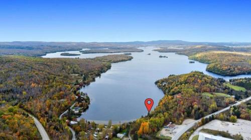 Saint-Aime-du-Lac-des-Iles Ski Chalet | Chalet spa lake beautiful view family