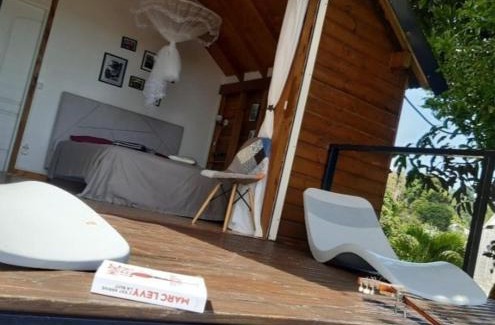 Capesterre-Belle-Eau Ski Chalet | Chalet cabane