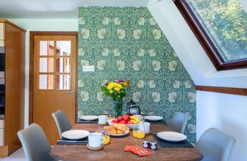South Laggan Ski Chalet | Chalet Caledonia Lodge by Interhome
