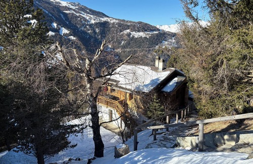 St. Luc Ski Chalet | Chalet CarreDiFue | 4bed | 180° view | Nordic bath