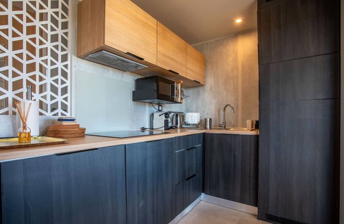 La Rouviere House | Chalet 'Chic' with Mountain View, Shared Pool and Air Conditioning