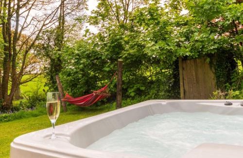 Brazzacott Ski Chalet | Chalet Chestnut Hot Tub Lodge by Interhome