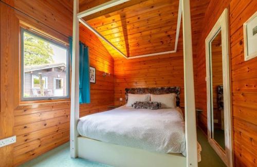 Brazzacott Ski Chalet | Chalet Chestnut Hot Tub Lodge by Interhome