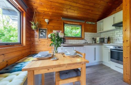 Brazzacott Ski Chalet | Chalet Chestnut Hot Tub Lodge by Interhome