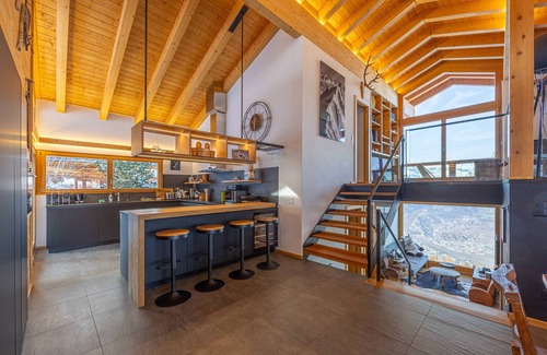 Saint-Pierre-de-Clages Ski Chalet | Chalet Ciel Etoilé - vue splendide