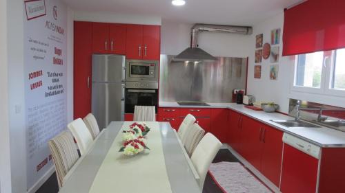 Santa Cristina de Cobres Villa | Chalet con piscina y diversión Ría de Vigo
