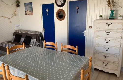 Gruissan Plage Ski Chalet | Chalet confortable à 400 m de la plage avec 3 chambres et terrasse – 6 couchages - FR-1-784-8